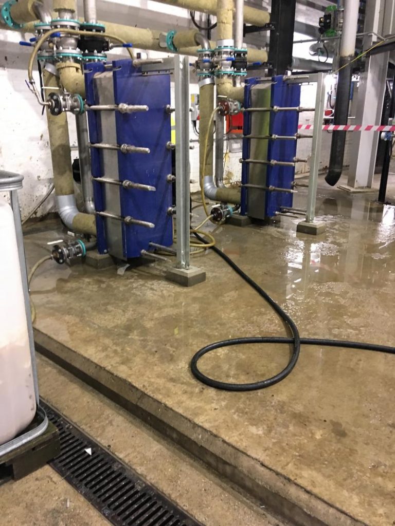 Plate heat exchanger cleaning